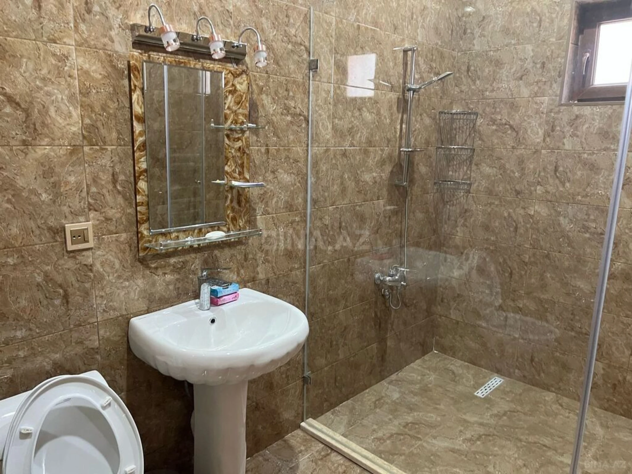 Kirayə verilir 1 otaqlı həyət evi 90 m²