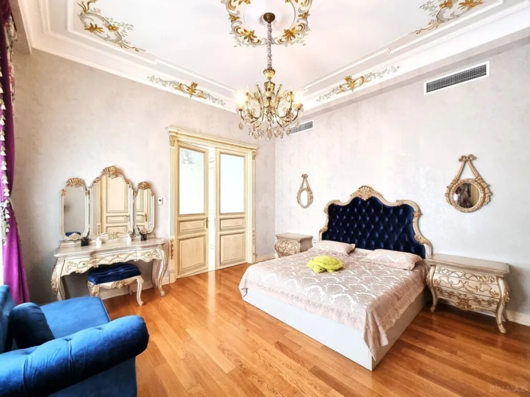 Satılır 9 otaqlı həyət evi 1000 m²