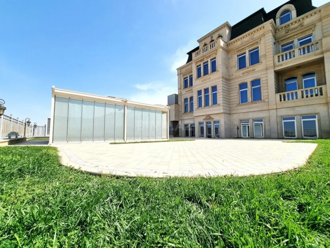 Satılır 9 otaqlı həyət evi 1000 m²