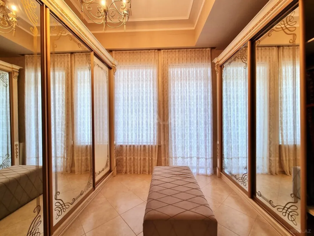 Satılır 9 otaqlı həyət evi 1000 m²