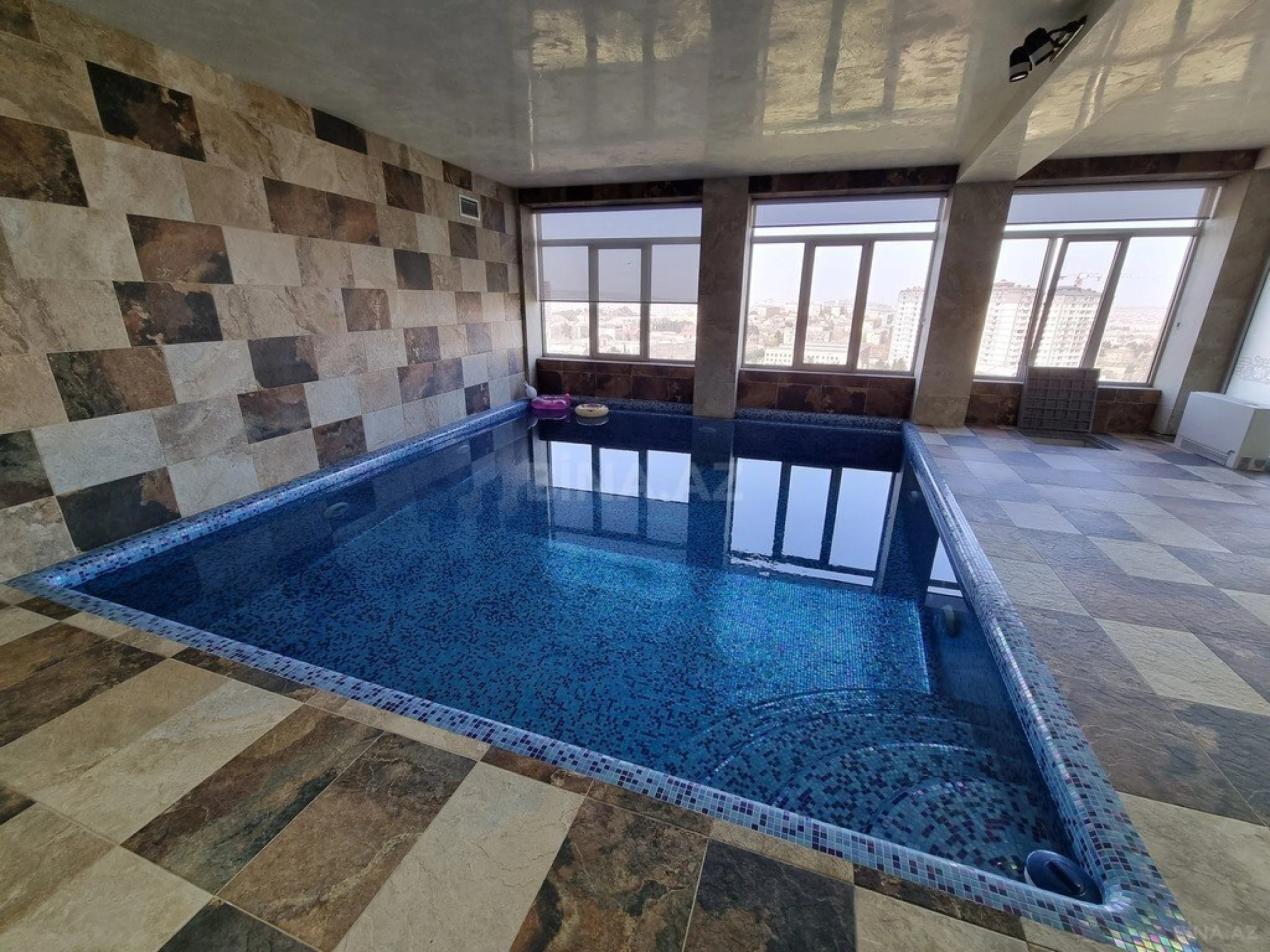 Satılır 9 otaqlı həyət evi 1000 m²