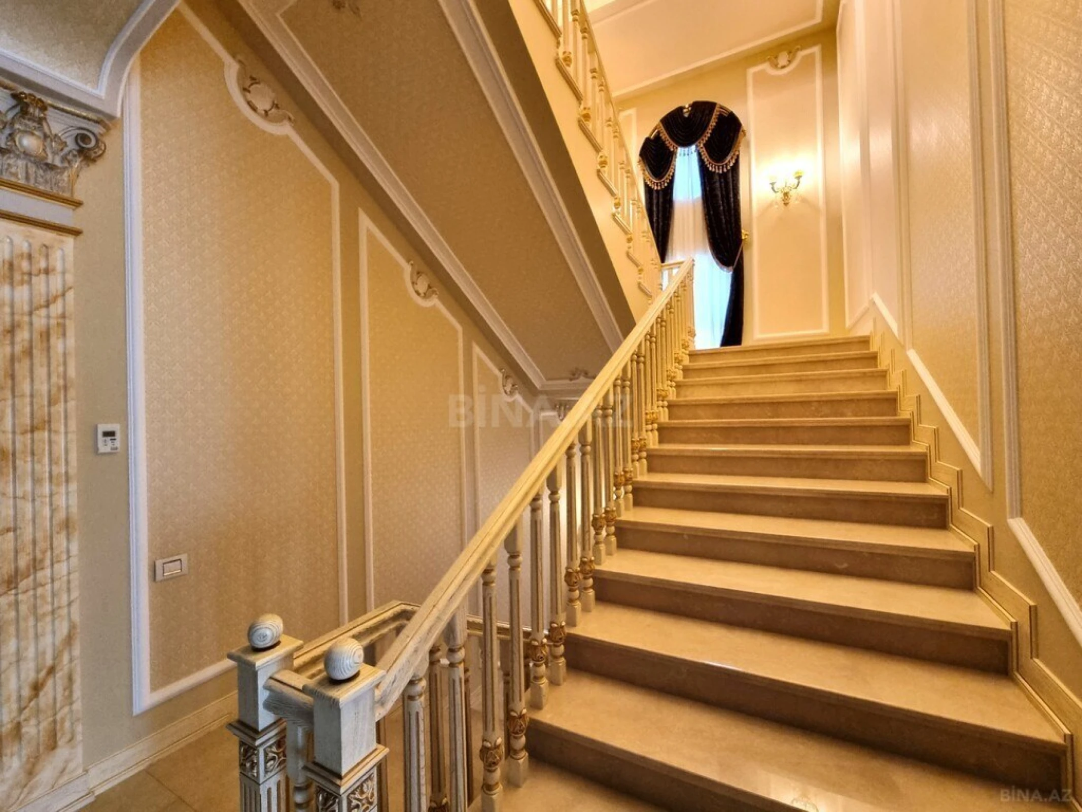 Satılır 9 otaqlı həyət evi 1000 m²