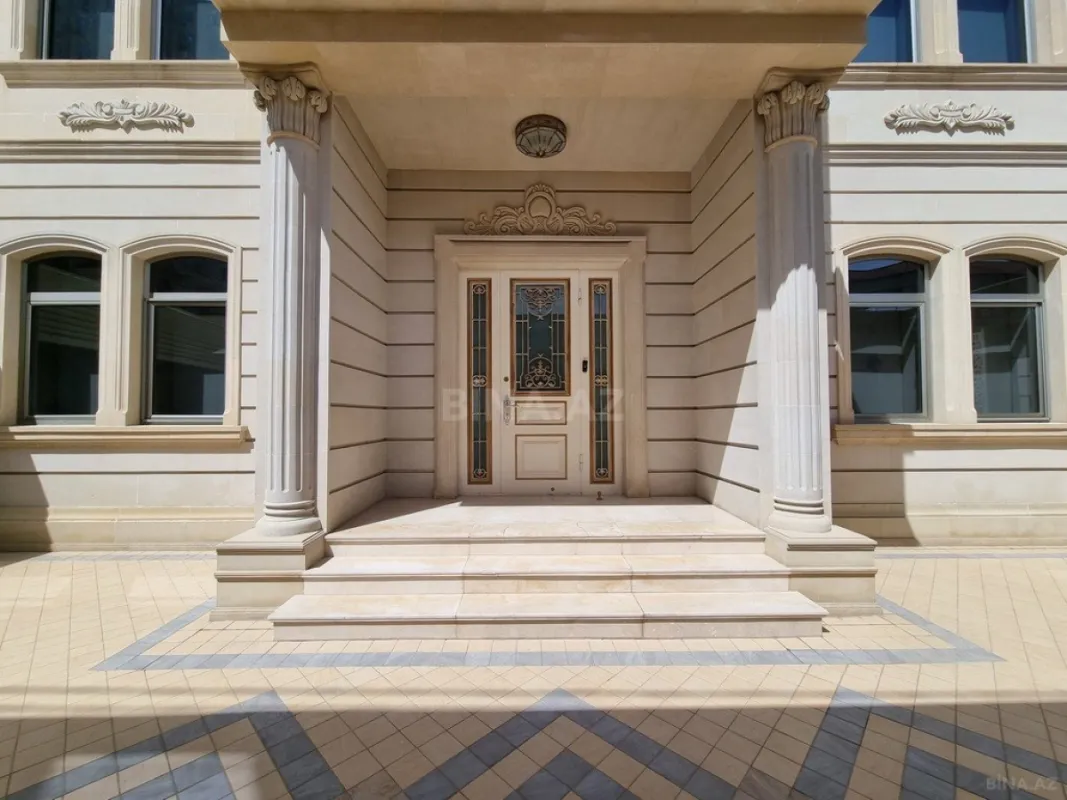 Satılır 9 otaqlı həyət evi 1000 m²
