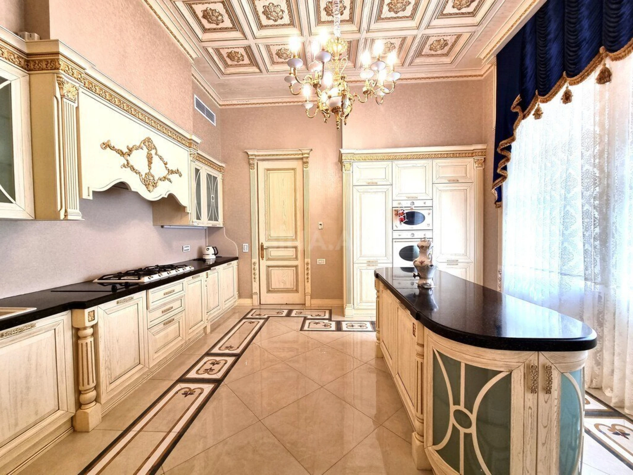 Satılır 9 otaqlı həyət evi 1000 m²