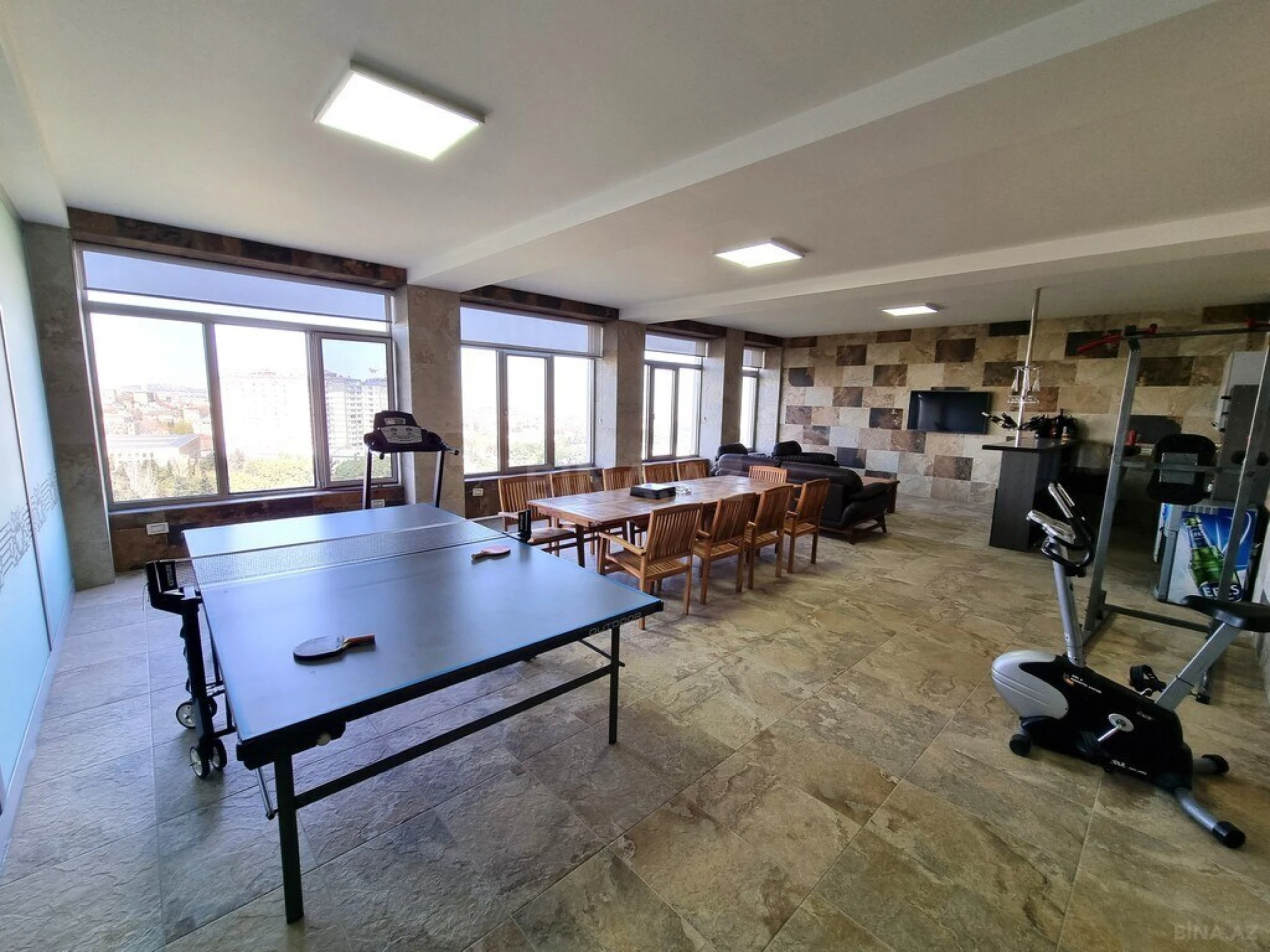 Satılır 9 otaqlı həyət evi 1000 m²