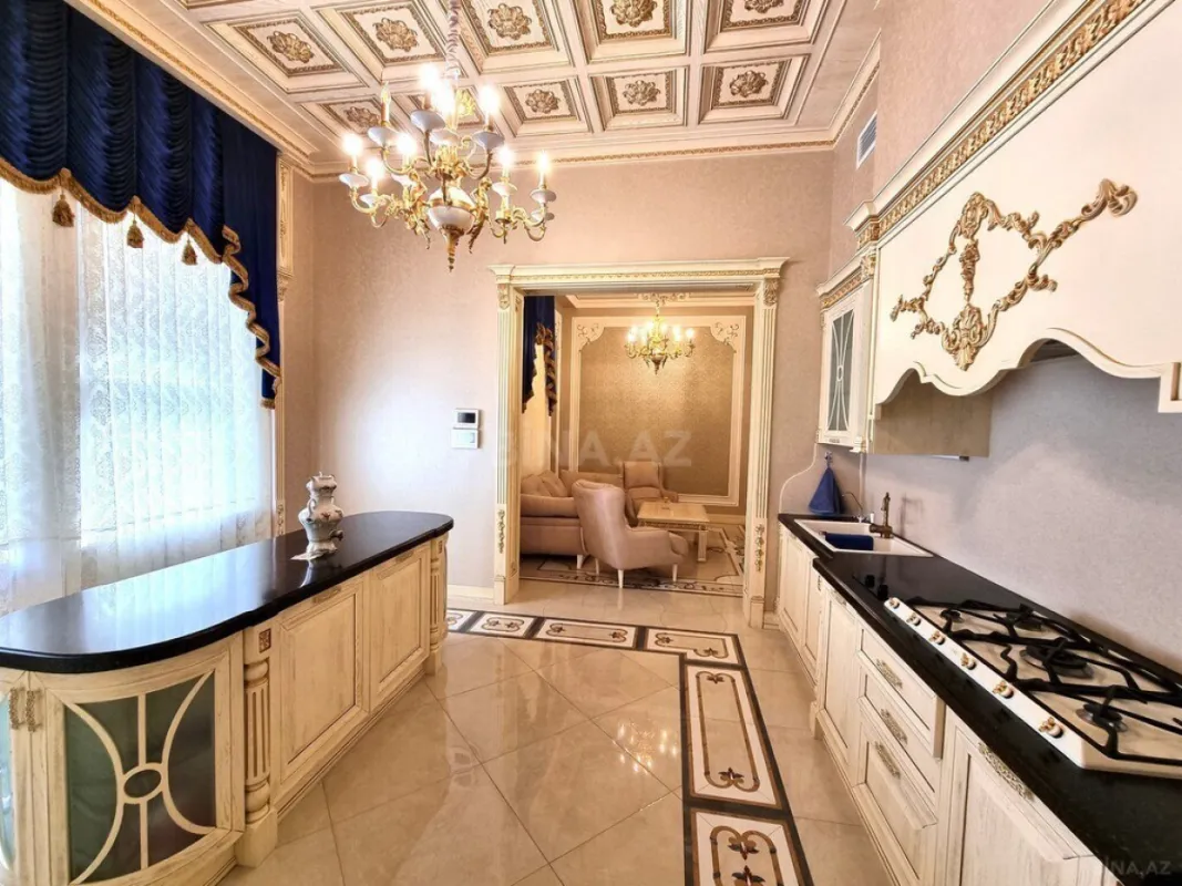 Satılır 9 otaqlı həyət evi 1000 m²