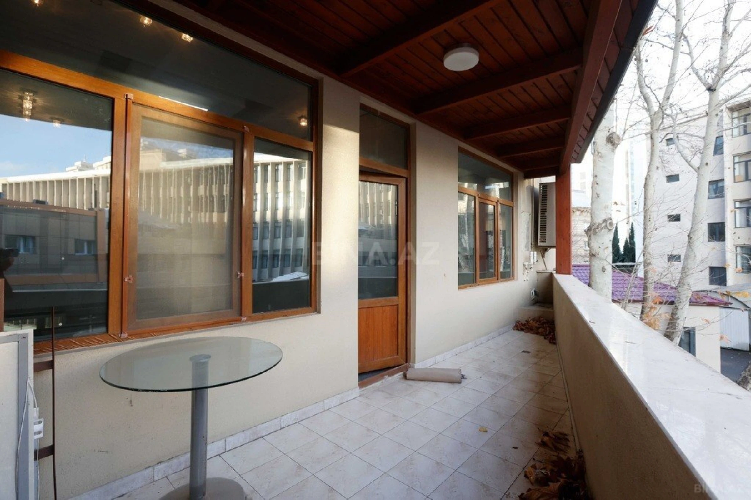 Kirayə verilir 5 otaqlı ofis 200 m²