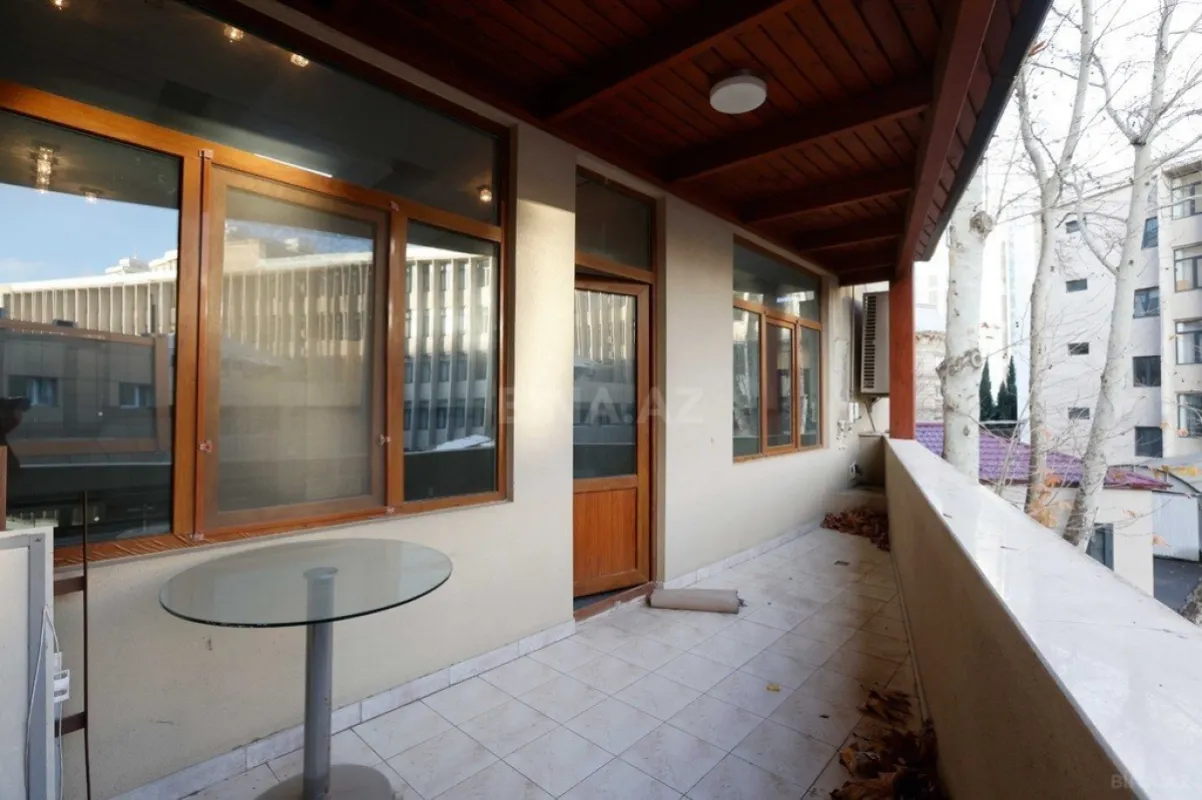 Kirayə verilir 5 otaqlı ofis 200 m²