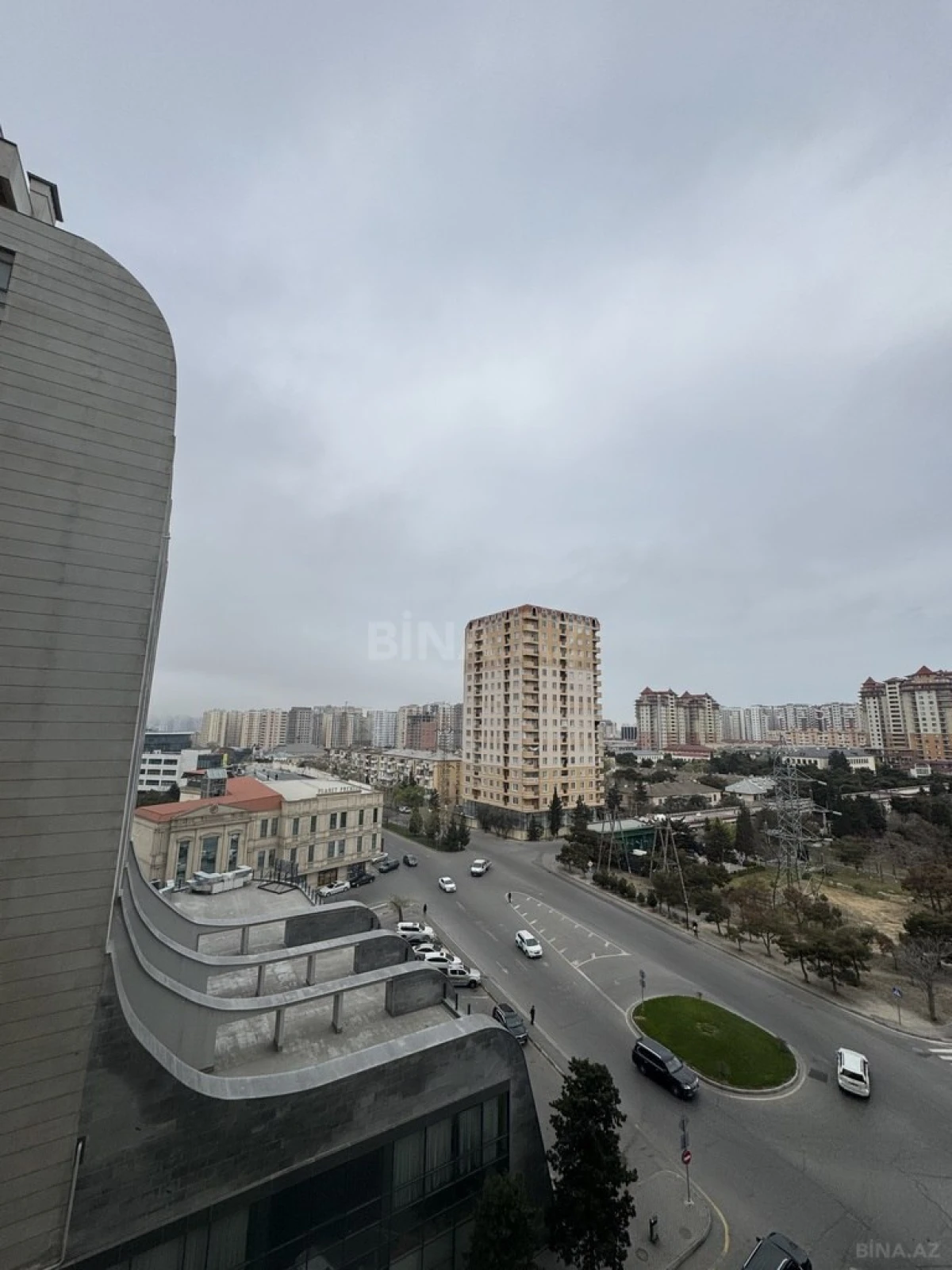 Satılır 3 otaqlı mənzil 143 m²