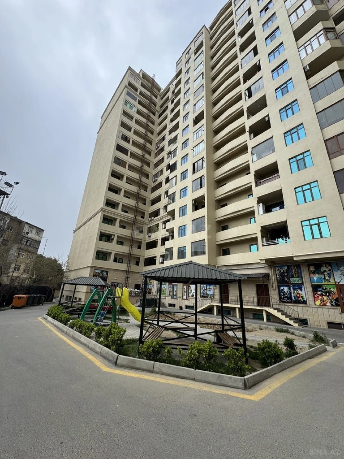 Satılır 3 otaqlı mənzil 143 m²