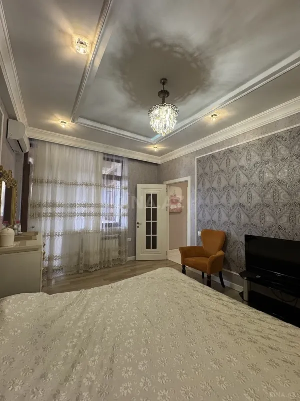 Satılır 3 otaqlı mənzil 143 m²