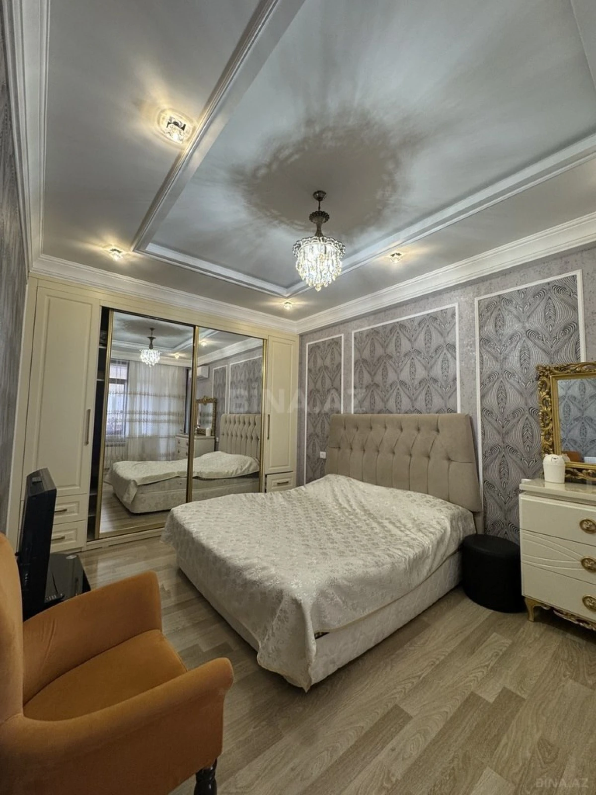 Satılır 3 otaqlı mənzil 143 m²
