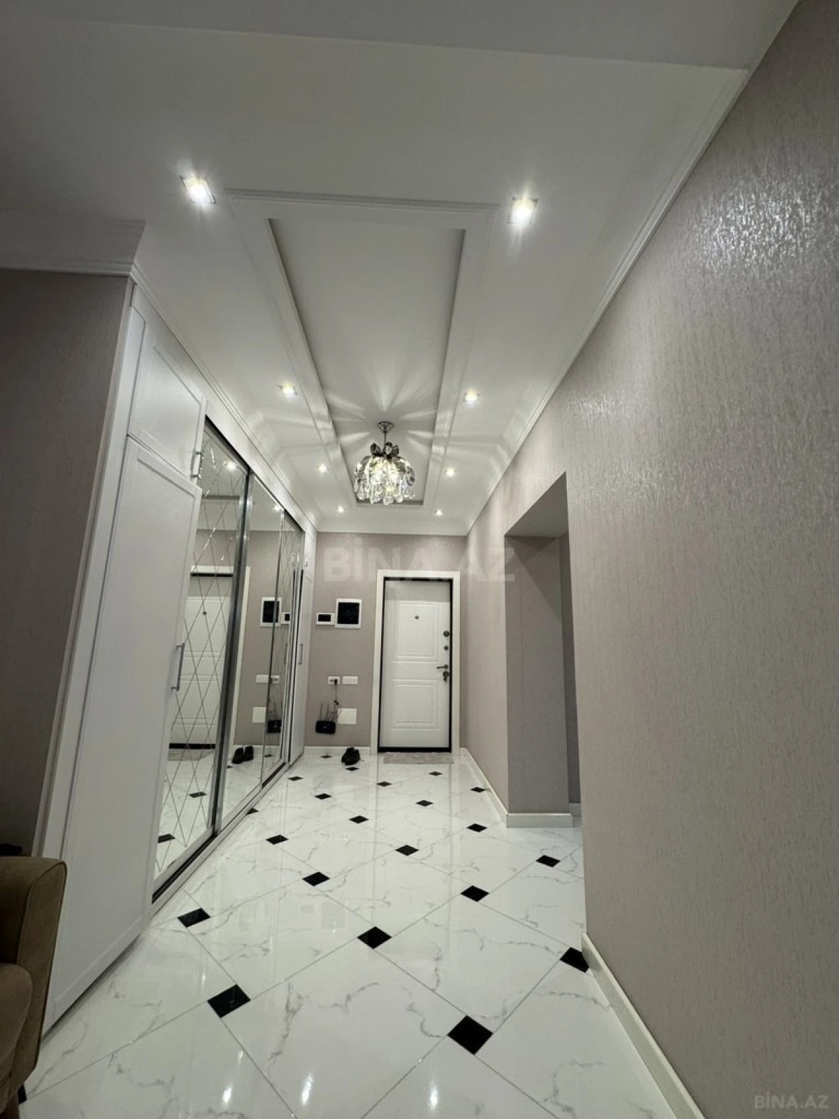 Satılır 3 otaqlı mənzil 143 m²