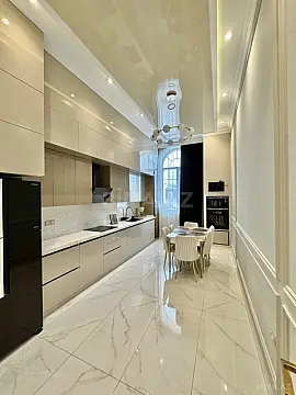 Satılır 4 otaqlı mənzil 168 m²