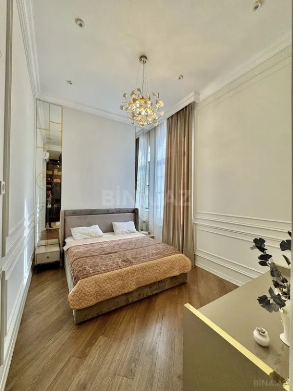 Satılır 4 otaqlı mənzil 168 m²