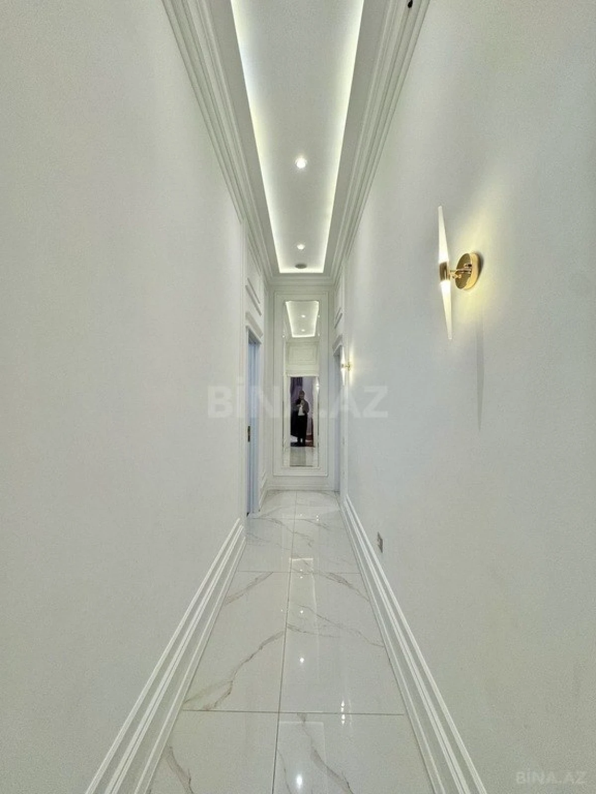 Satılır 4 otaqlı mənzil 168 m²