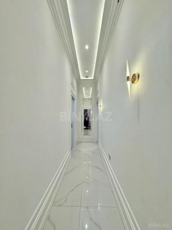 Satılır 4 otaqlı mənzil 168 m²