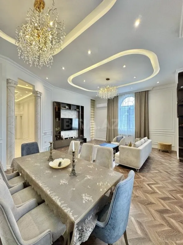 Satılır 4 otaqlı mənzil 168 m²