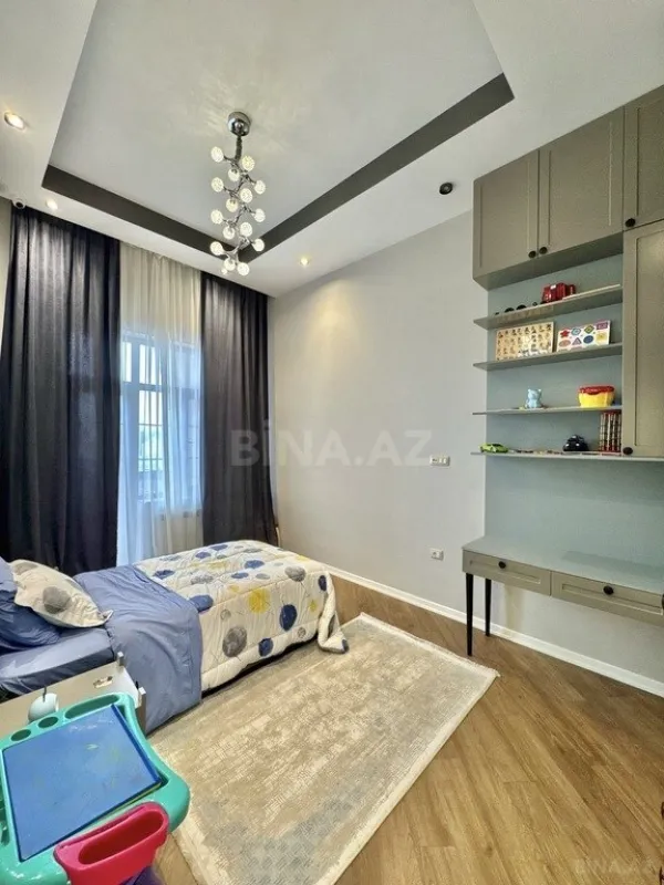 Satılır 4 otaqlı mənzil 168 m²