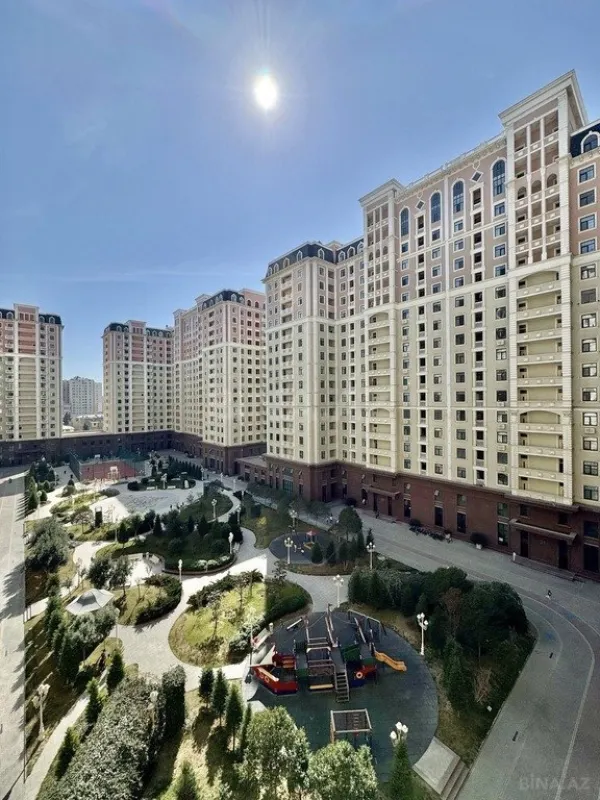 Satılır 4 otaqlı mənzil 168 m²