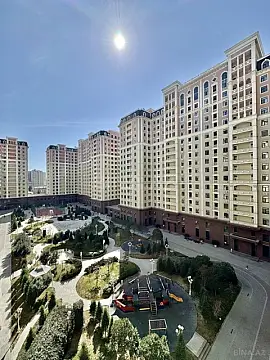 Satılır 4 otaqlı mənzil 168 m²