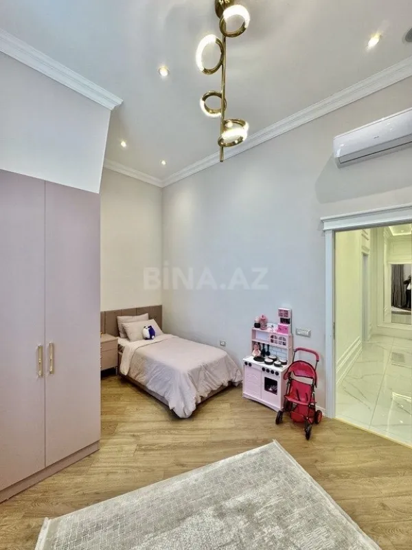Satılır 4 otaqlı mənzil 168 m²