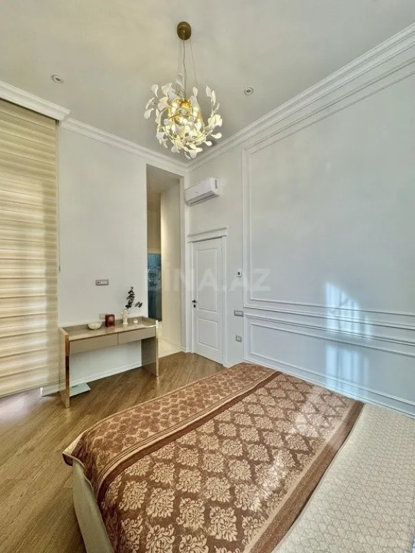 Satılır 4 otaqlı mənzil 168 m²