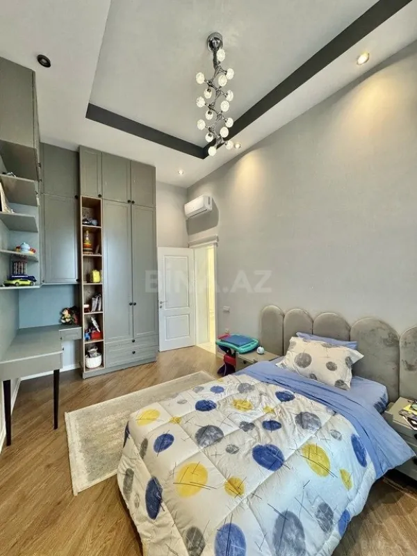 Satılır 4 otaqlı mənzil 168 m²