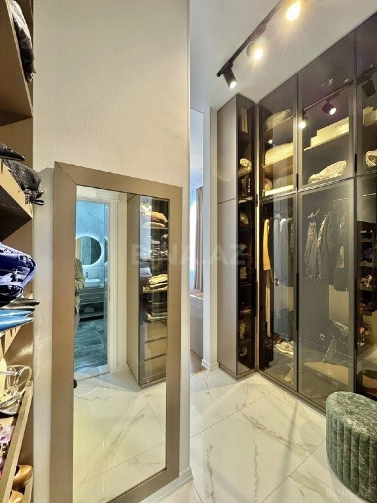 Satılır 4 otaqlı mənzil 168 m²