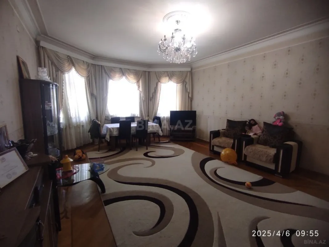 Satılır 10 otaqlı həyət evi 330 m²