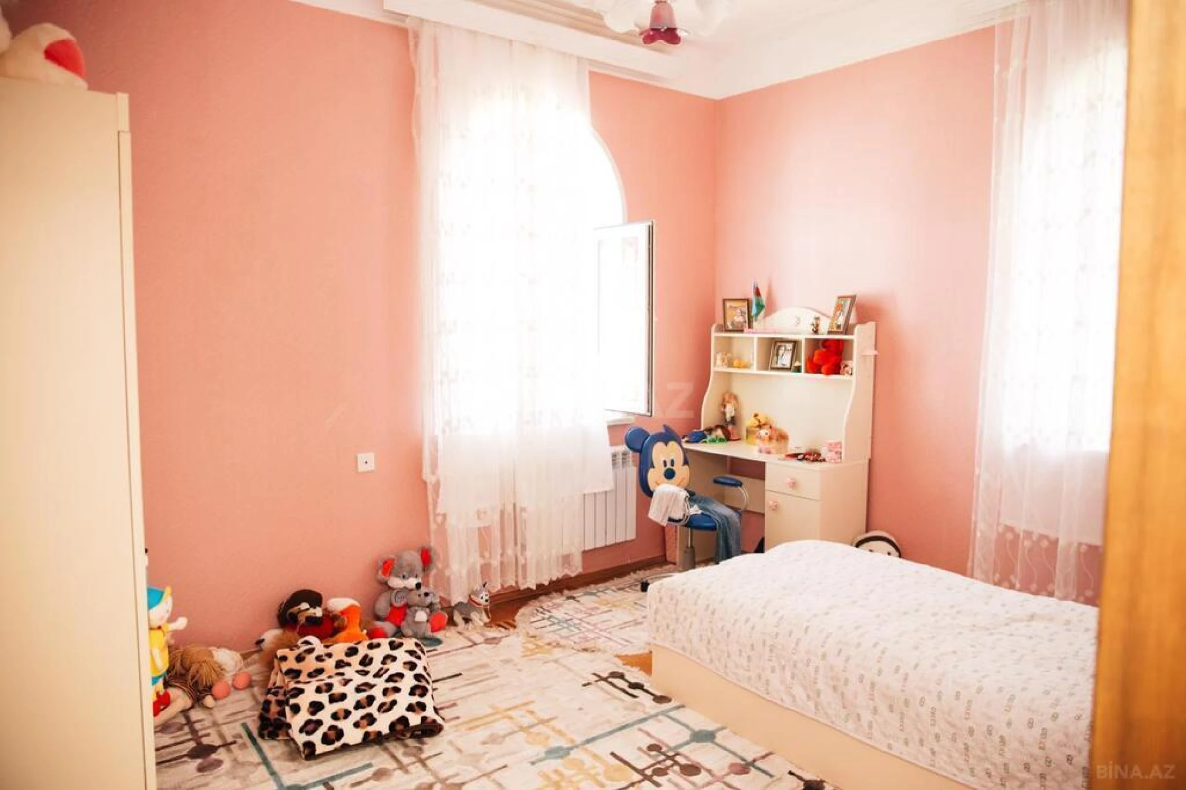 Satılır 10 otaqlı həyət evi 330 m²