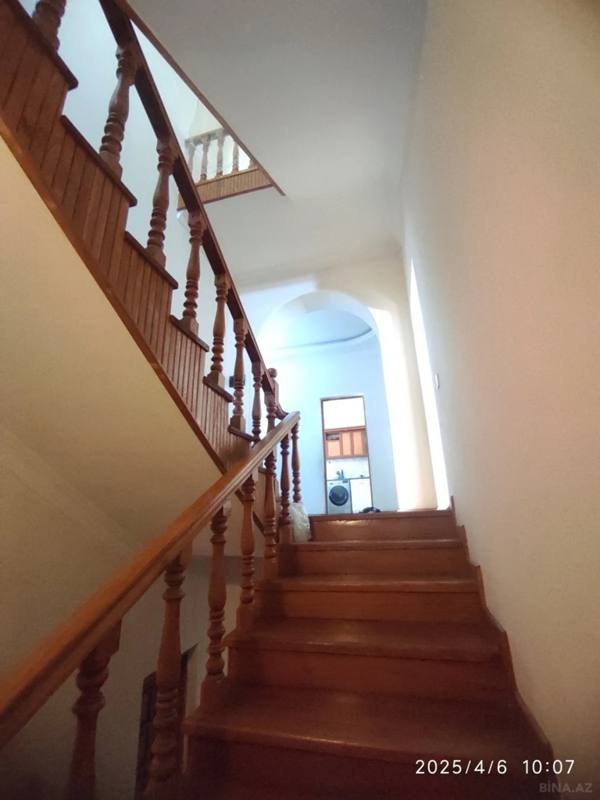 Satılır 10 otaqlı həyət evi 330 m²