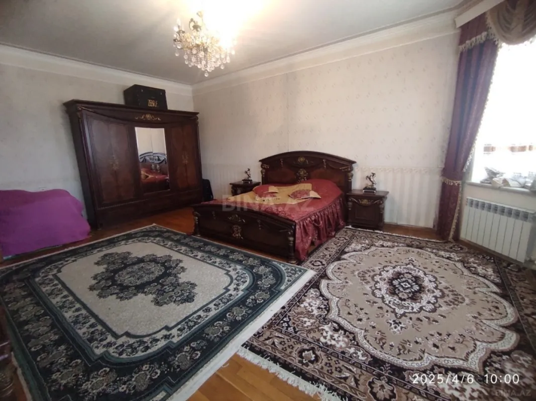 Satılır 10 otaqlı həyət evi 330 m²