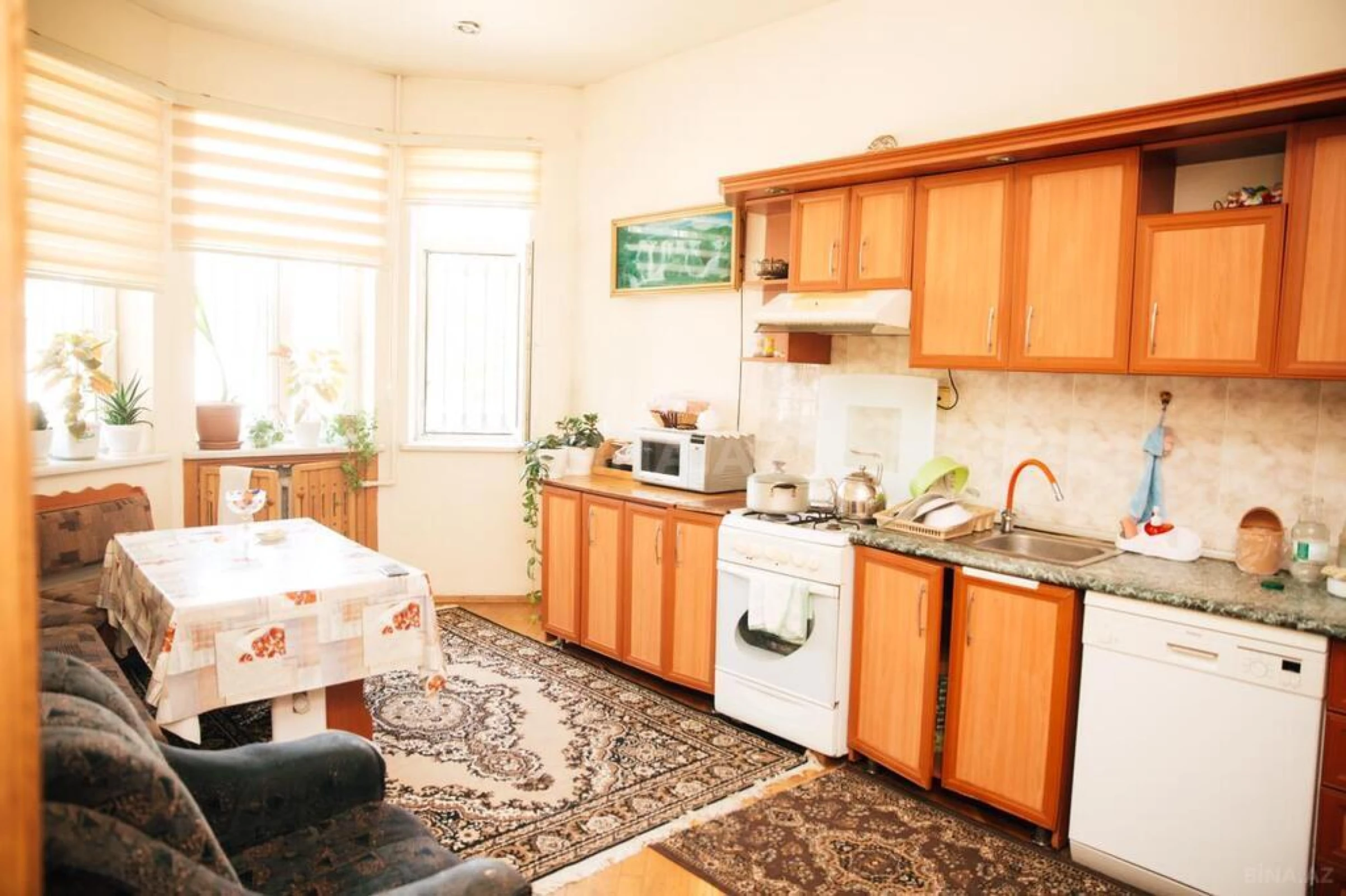 Satılır 10 otaqlı həyət evi 330 m²