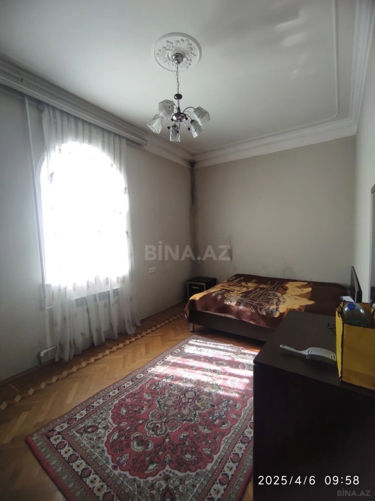 Satılır 10 otaqlı həyət evi 330 m²