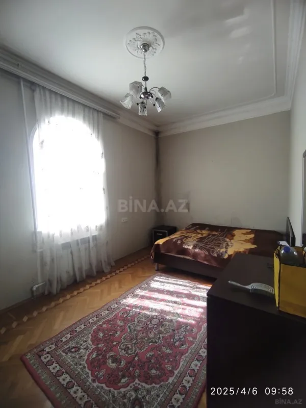 Satılır 10 otaqlı həyət evi 330 m²