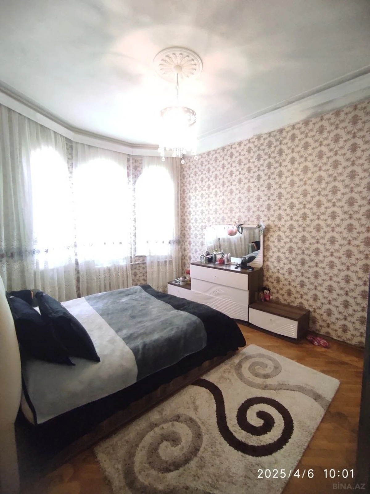 Satılır 10 otaqlı həyət evi 330 m²
