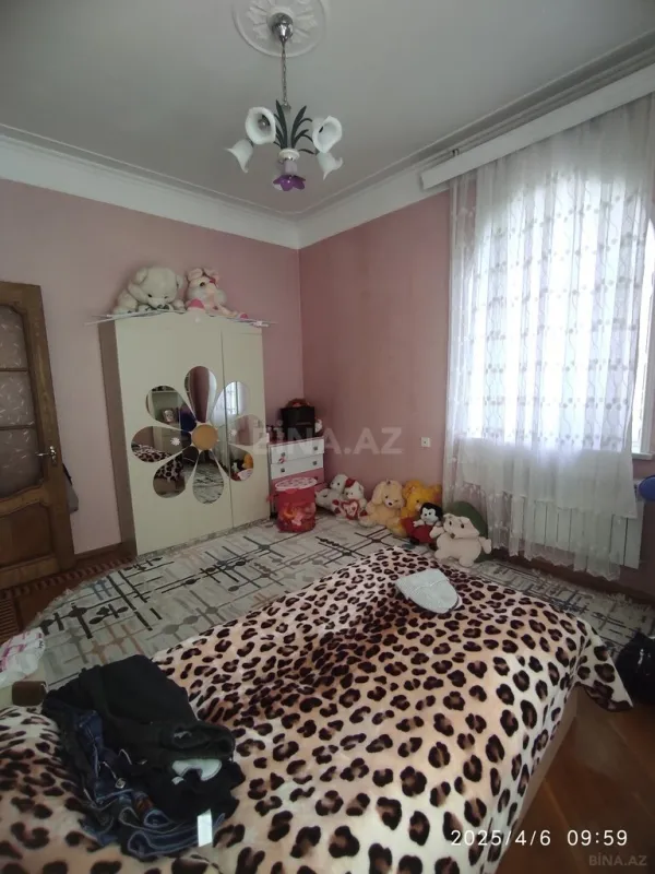 Satılır 10 otaqlı həyət evi 330 m²