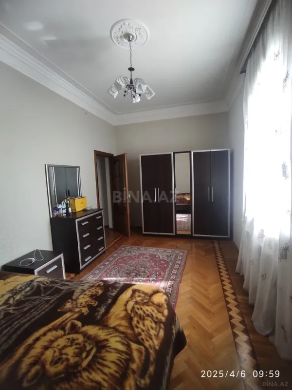 Satılır 10 otaqlı həyət evi 330 m²