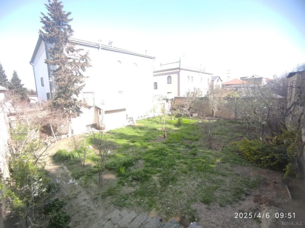 Satılır 10 otaqlı həyət evi 330 m²