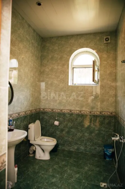 Satılır 10 otaqlı həyət evi 330 m²