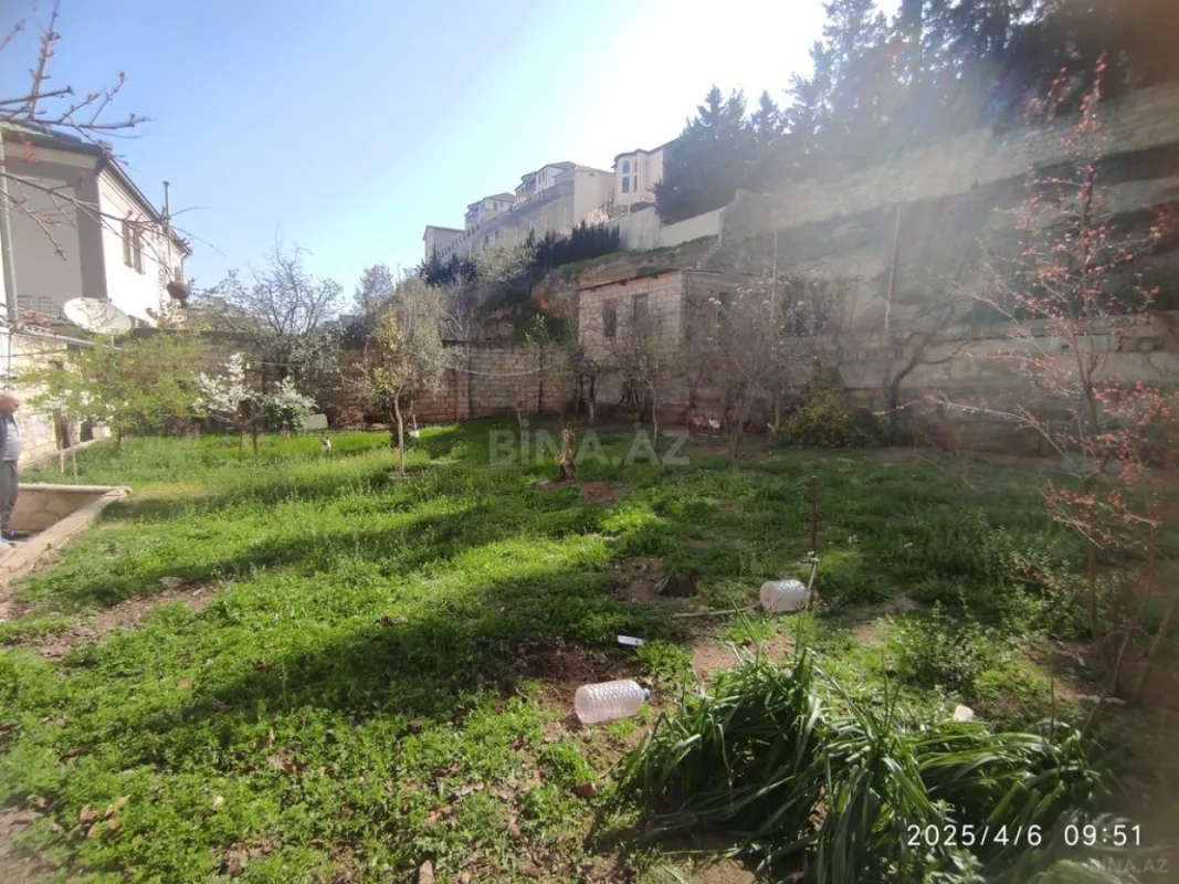 Satılır 10 otaqlı həyət evi 330 m²