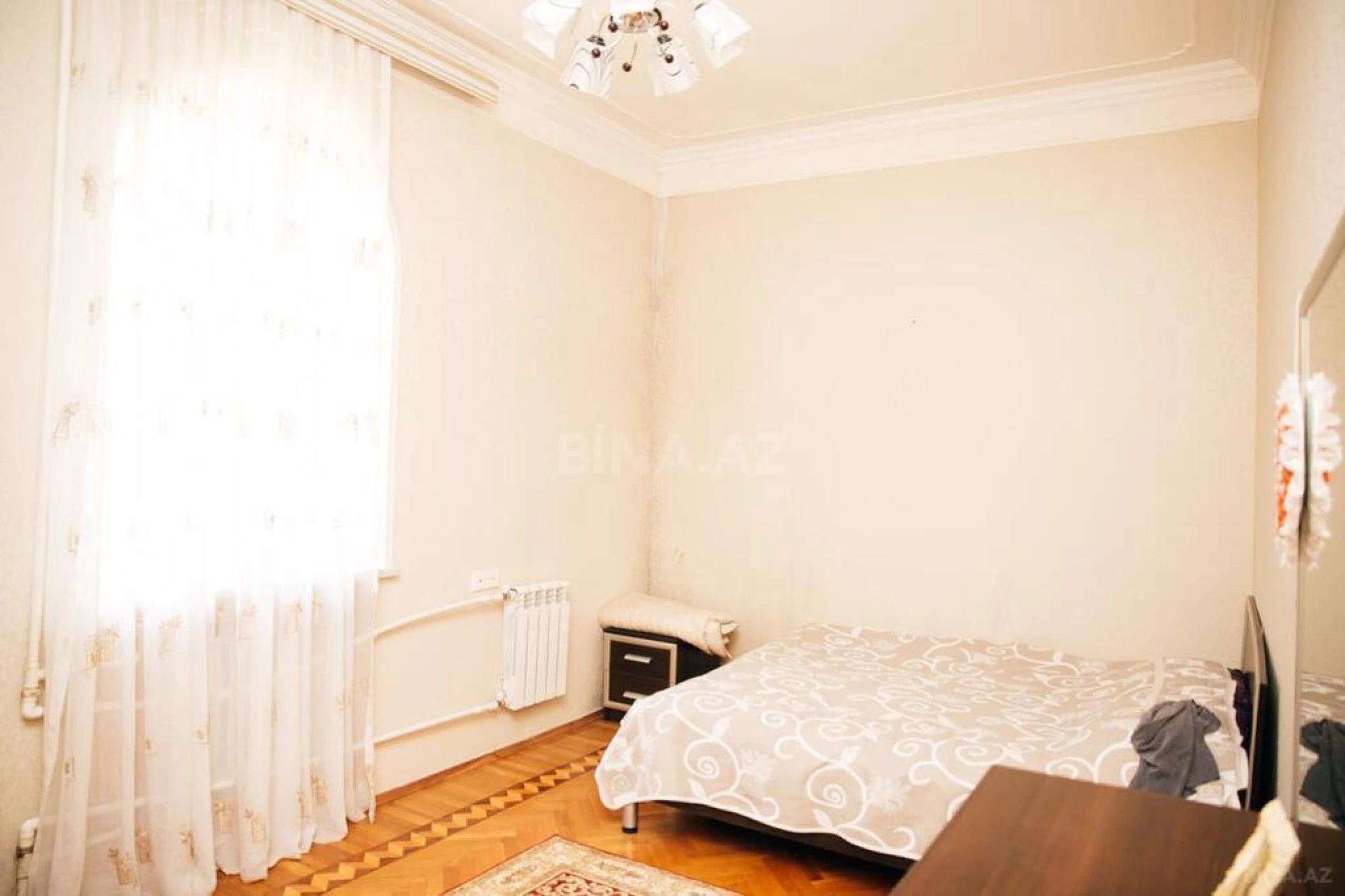Satılır 10 otaqlı həyət evi 330 m²