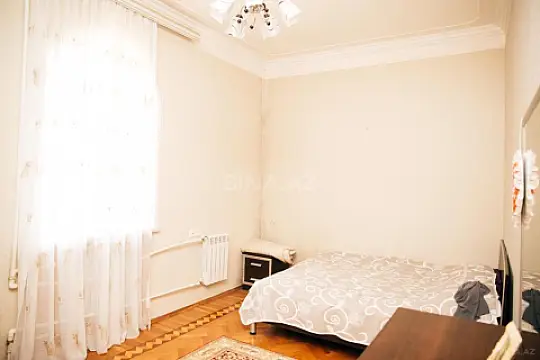 Satılır 10 otaqlı həyət evi 330 m²