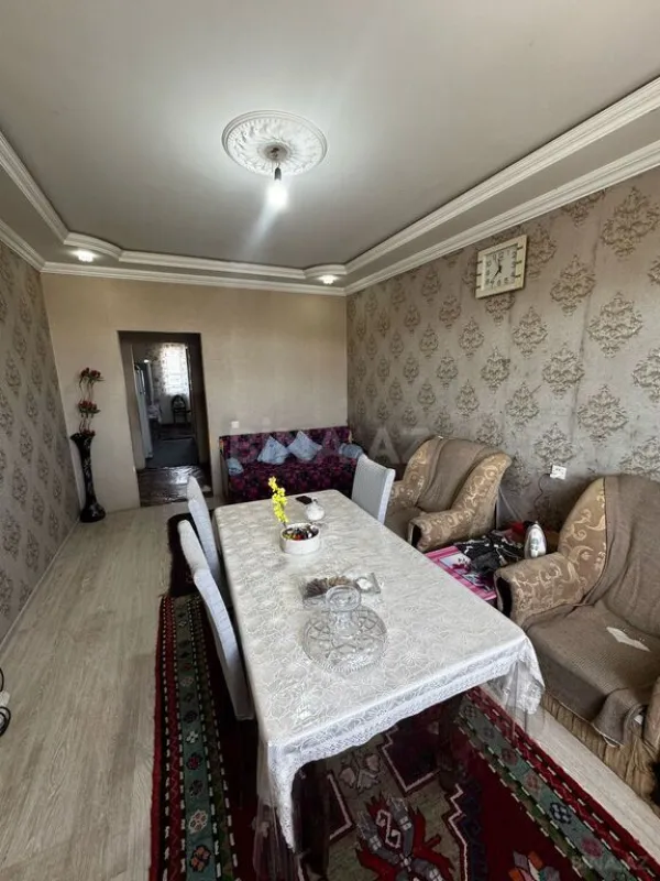 Satılır 5 otaqlı mənzil 110 m²