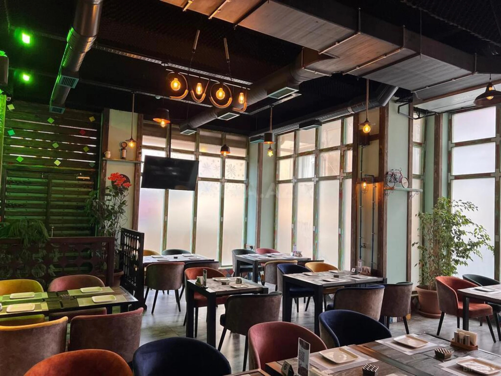 Satılır obyekt 850 m²