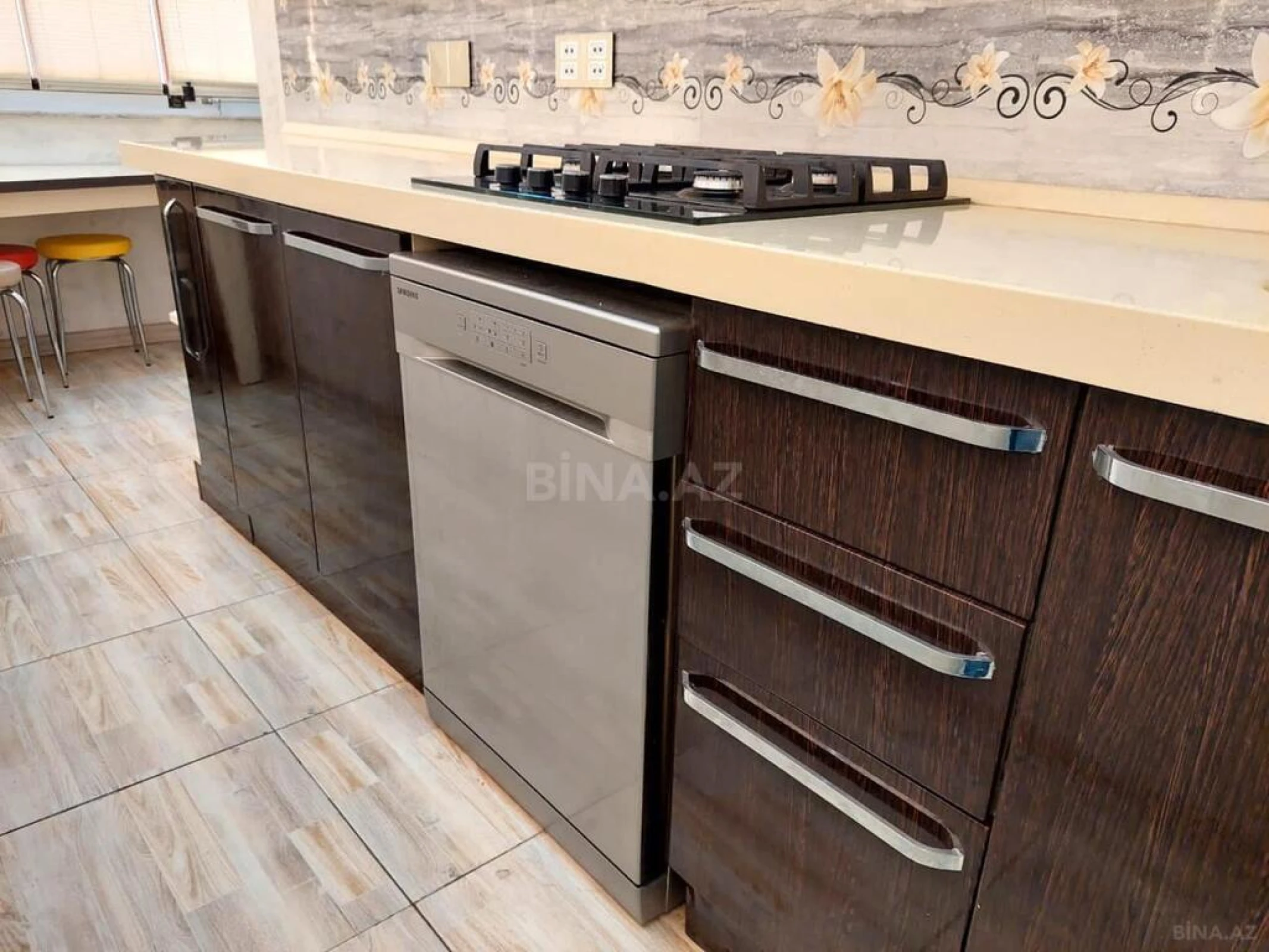 Kirayə verilir 3 otaqlı mənzil 120 m²