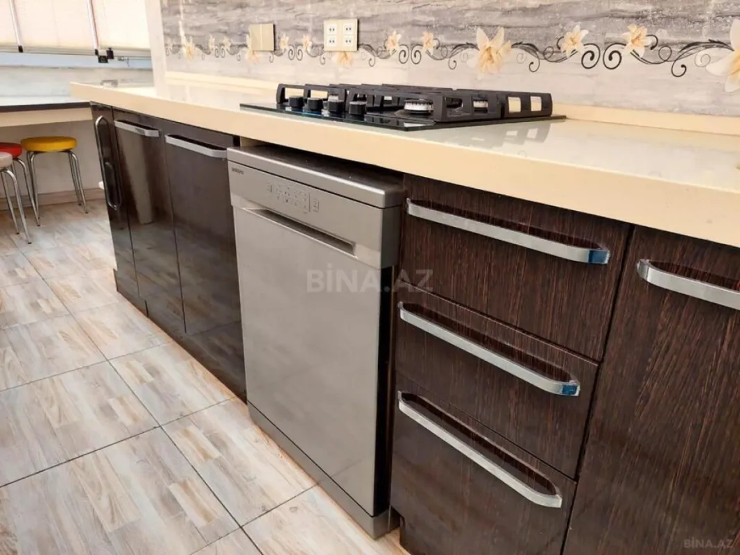 Kirayə verilir 3 otaqlı mənzil 120 m²