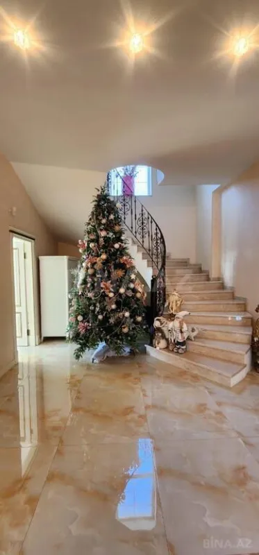 Kirayə verilir 5 otaqlı həyət evi 450 m²