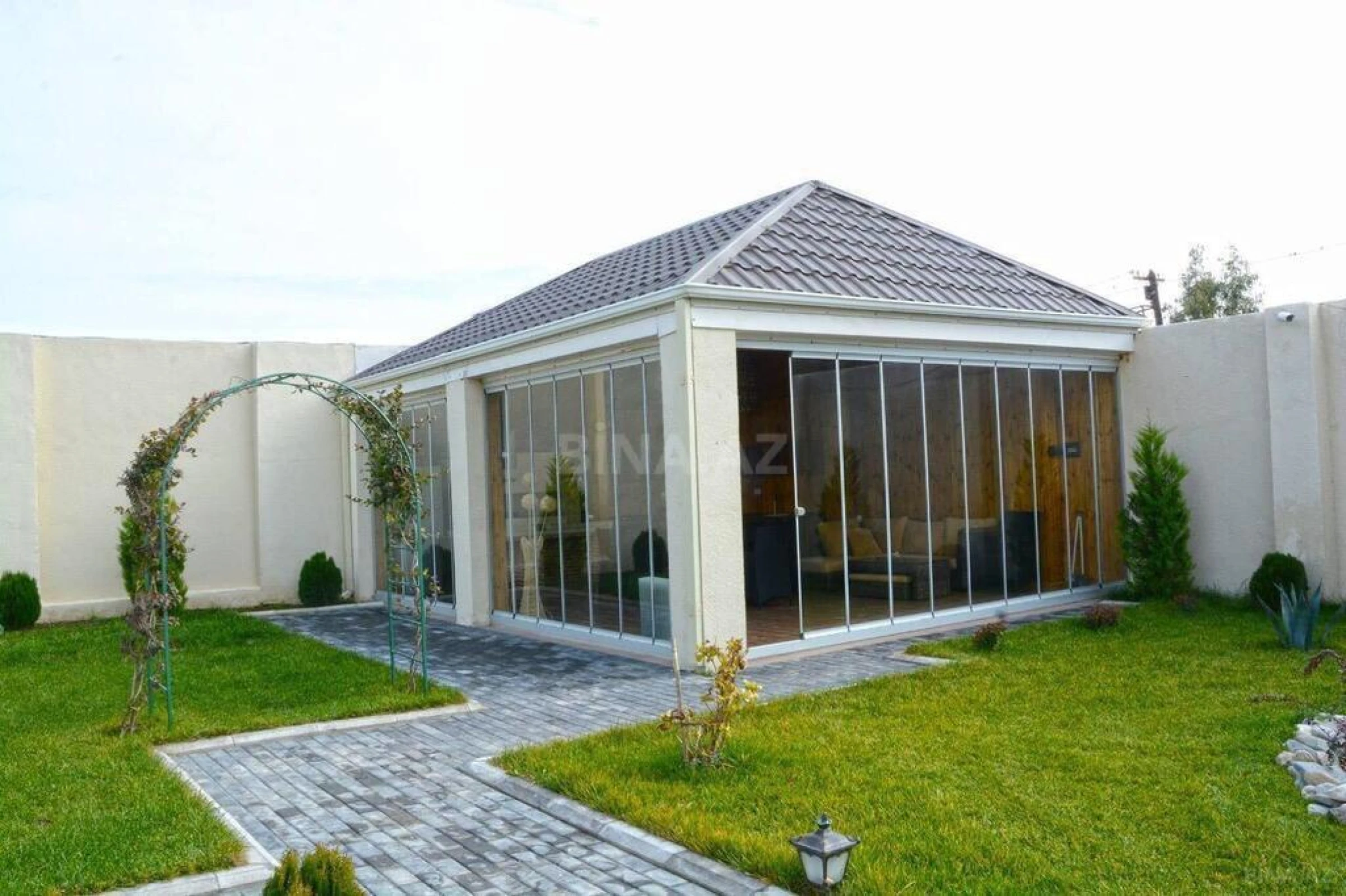 Kirayə verilir 5 otaqlı həyət evi 450 m²